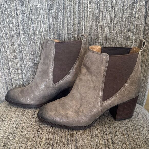 Sofft Pewter Metallic Suede Leather Ankle Boots Block Heel Women’s Size 7.5M EUC - Picture 1 of 12